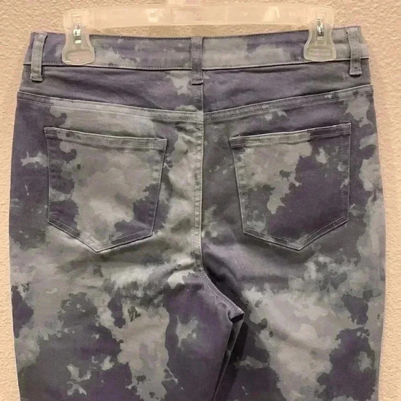 LOGO by Lori Goldstein High Rise Cloud Print Skinny Jeans - Picture 4 of 5